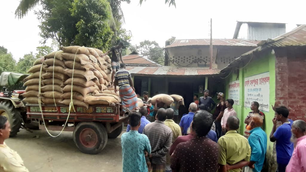 ব্যক্তিগত গুদামে মিলল সরকারি চাল, খাদ্যগুদাম কর্মকর্তা লাপাত্তা