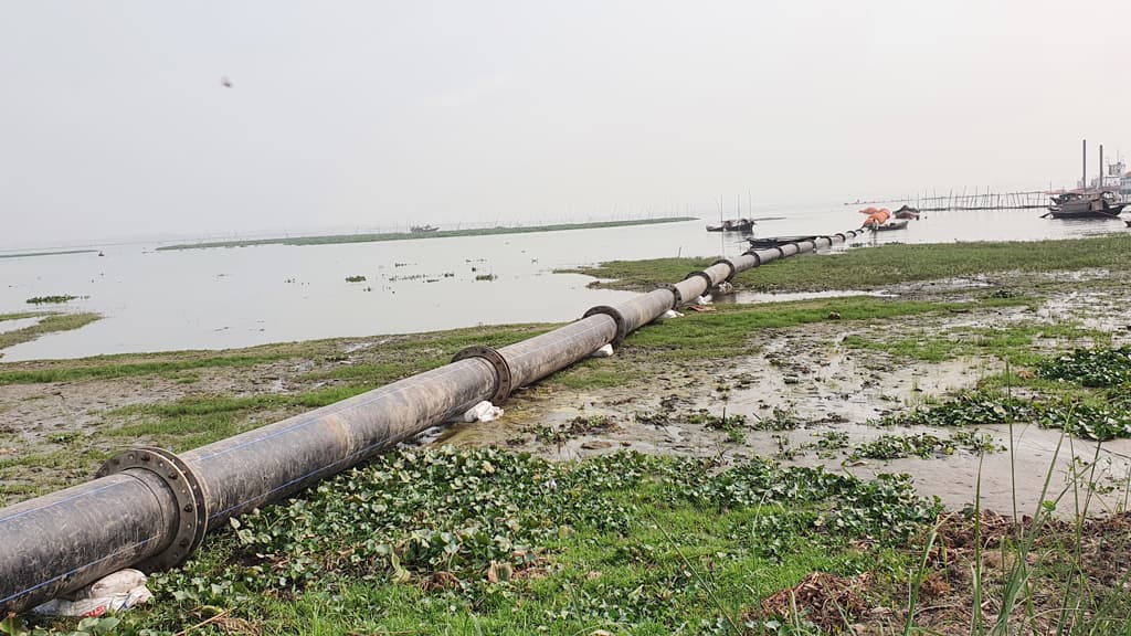 মেঘনার বুকে চেয়ারম্যানের ড্রেজার, ভাঙনের শঙ্কা