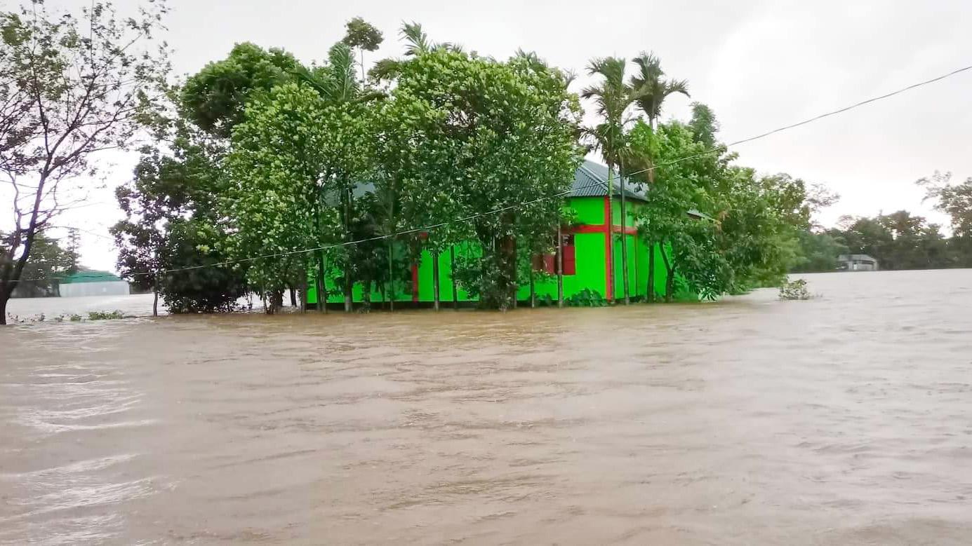 চেরাপুঞ্জিতে রেকর্ড বৃষ্টিপাত, ঢলের পানিতে ভাসছে দেশের পূর্বাঞ্চল