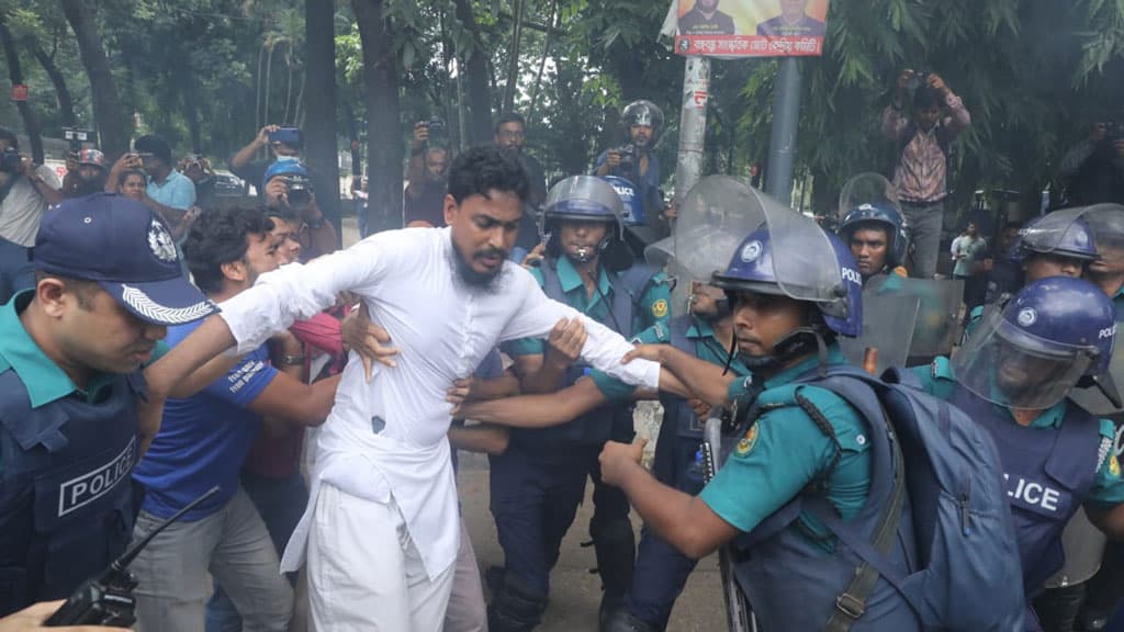 কারাগারে অসুস্থ গণতান্ত্রিক ছাত্রশক্তির নেতা আখতার, উদ্বিগ্ন স্ত্রী