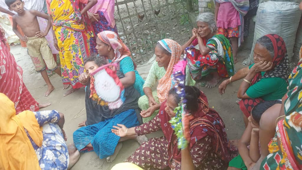 চিকিৎসক দেখাতে যাওয়ার পথে সড়ক দুর্ঘটনায় খালা-ভাগনির মৃত্যু