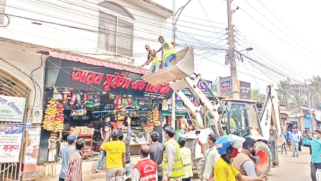 কান্দিরপাড়ের ফুটপাতের অবৈধ স্থাপনা উচ্ছেদ