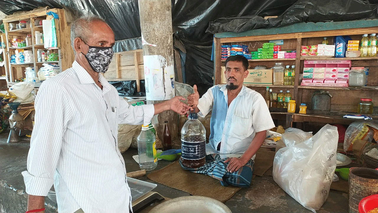 সয়াবিন তেলের দাম না কমায় ভোগান্তিতে মানুষ