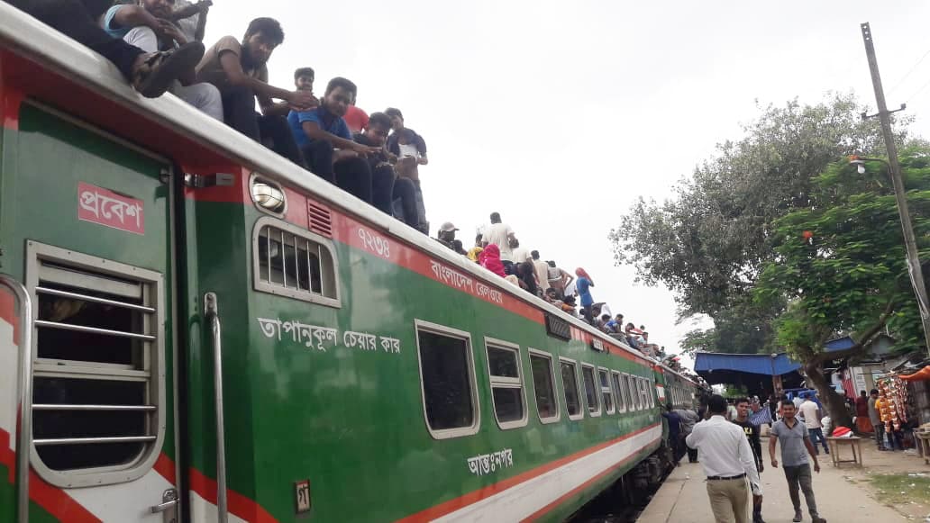 ৭ ঘণ্টা পর জয়পুরহাটের সঙ্গে সারা দেশের ট্রেন চলাচল শুরু