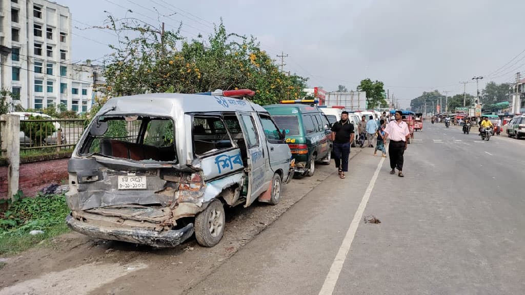 দিনাজপুরে ট্রাকচাপায় শ্যালক ও দুলাভাই নিহত, চালকের সহকারী আটক