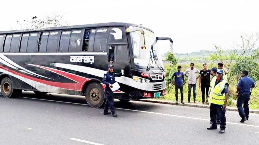 পদ্মা সেতুর এক্সপ্রেসওয়ে: দুই দিনে ৩৮ যানবাহনের বিরুদ্ধে মামলা 