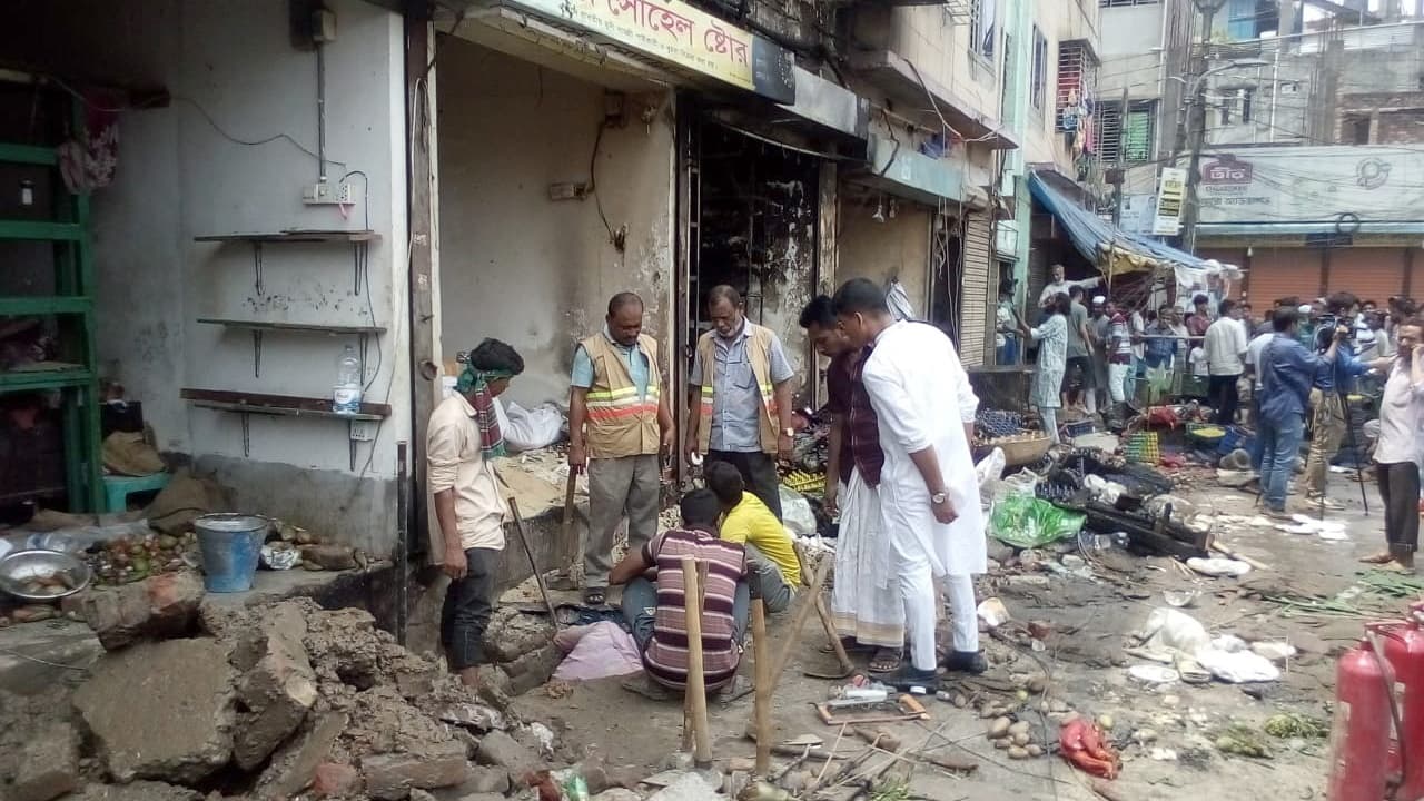 রাজধানীর গেন্ডারিয়ায় গ্যাসের পাইপলাইনে বিস্ফোরণ, দগ্ধ ৮ 