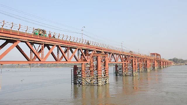 কালুরঘাট সেতুর উচ্চতা প্রতিবন্ধকে ধাক্কায় আহত ৩ 