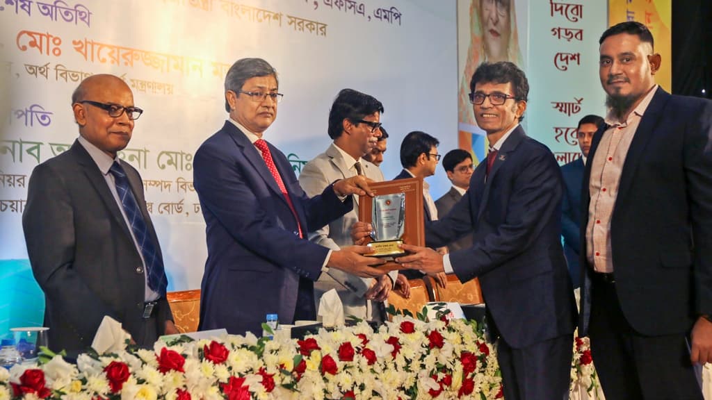 জাতীয় ট্যাক্স কার্ড পেলেন ওয়ালটনের ৩ শীর্ষ কর্মকর্তা