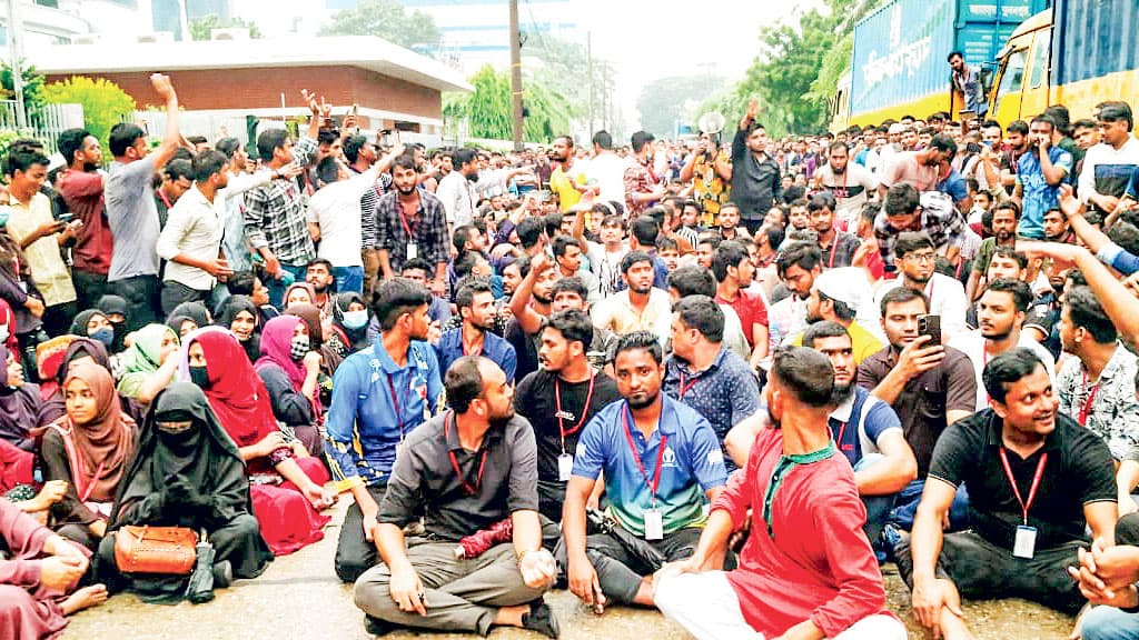 গাজীপুরে বেক্সিমকোসহ ৬ কারখানায় শ্রমিক বিক্ষোভ