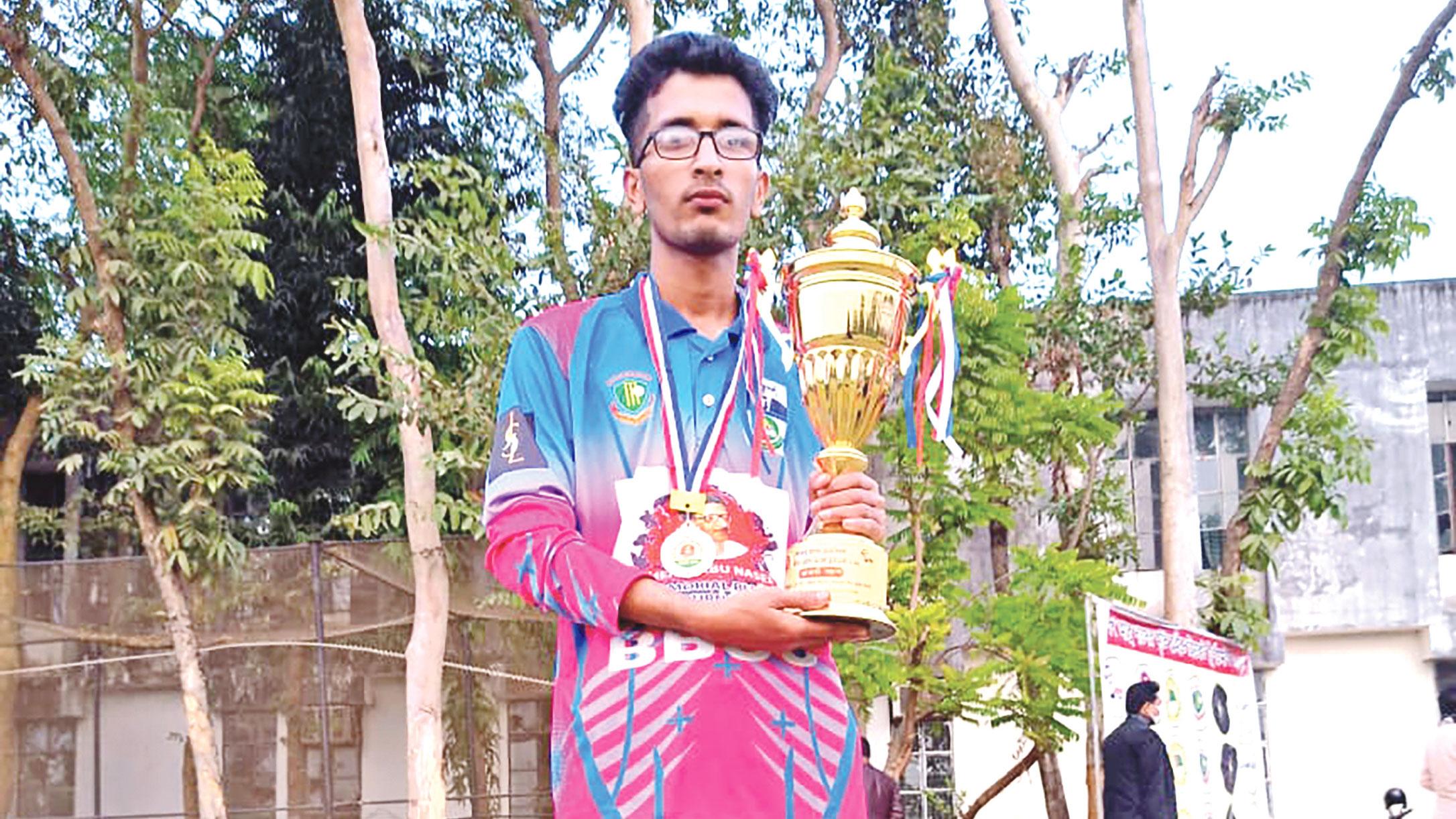 দৃষ্টি হারালেও ক্রিকেটই তাঁর সব