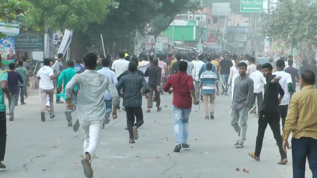 রামদা হাতে ছাত্রলীগ-যুবলীগের মহড়া, পরে বিএনপির সঙ্গে সংঘর্ষ