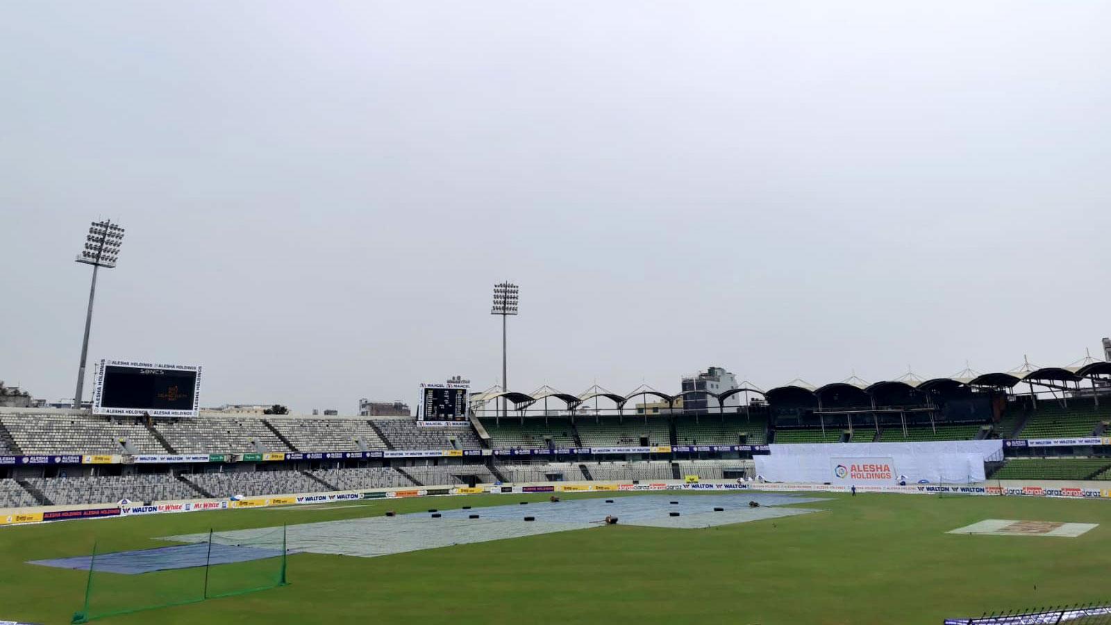 বৃষ্টির কারণে খেলা শুরু হতে বিলম্ব হচ্ছে