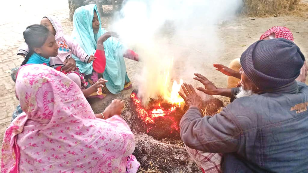 শীত-কুয়াশায় গরিবের দুর্দিন