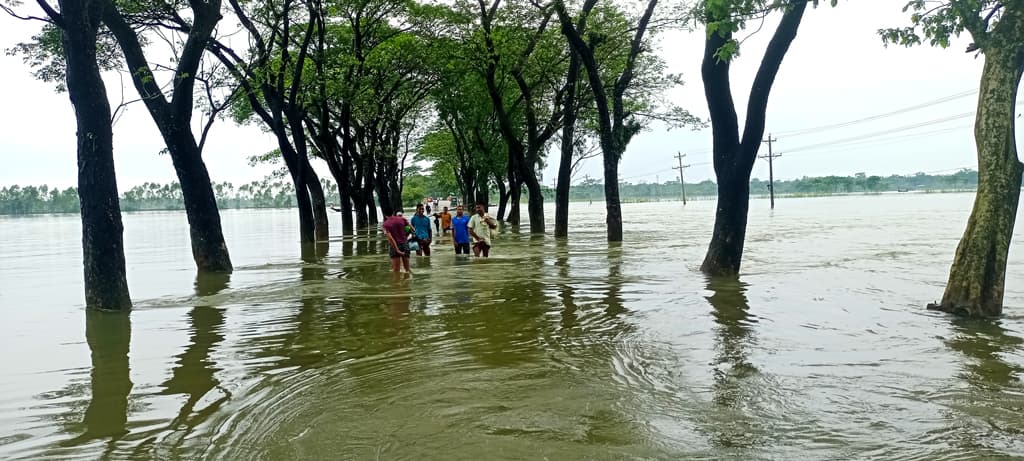 গোয়াইনঘাটে কমতে শুরু করছে বন্যার পানি