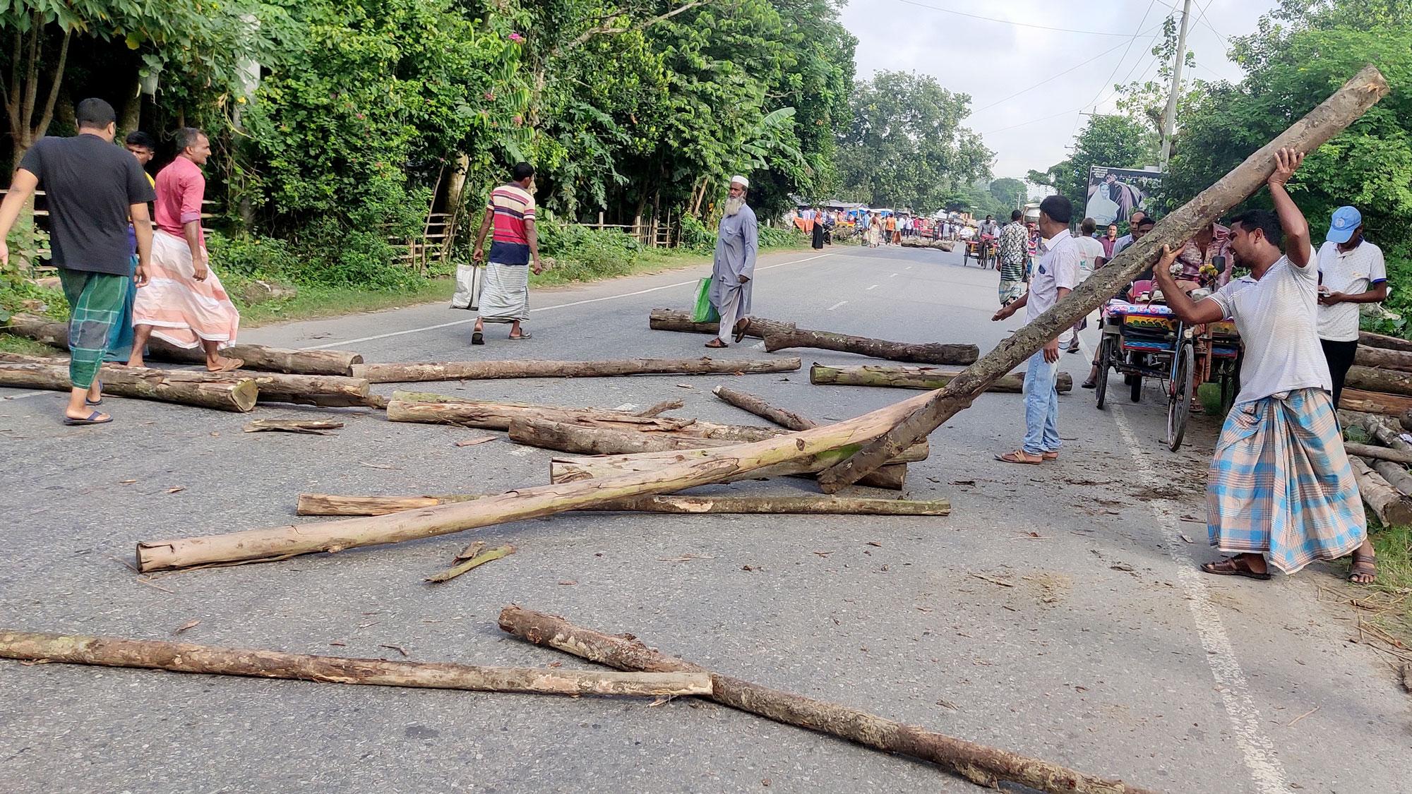 উল্লাপাড়ায় কাভার্ড ভ্যানের ধাক্কায় অটোভ্যানের দুই যাত্রী নিহত