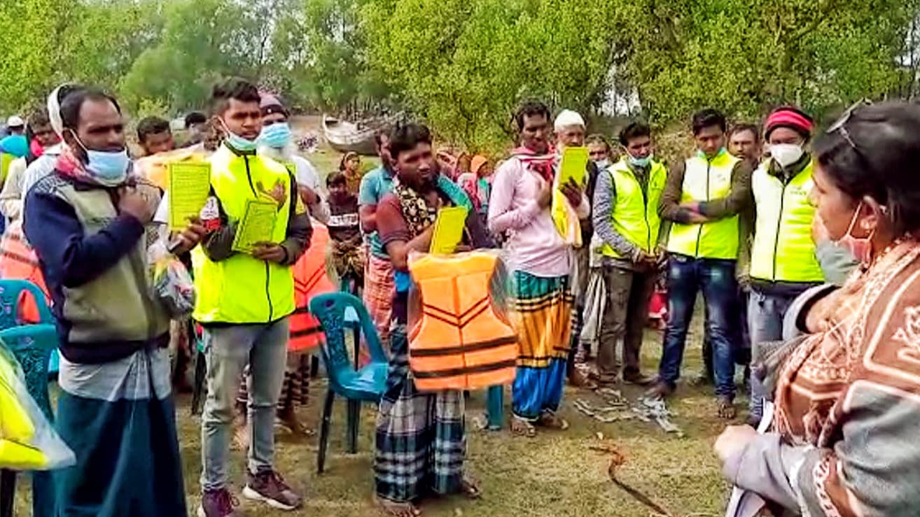 নদী-সাগর দূষণমুক্ত রাখতে শপথ নিলেন উপকূলের জেলেরা