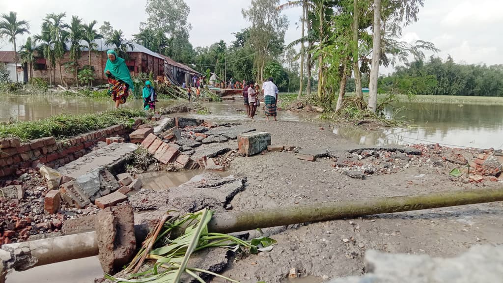 তিস্তার পানি কমে ভেসে উঠছে বন্যার ক্ষত