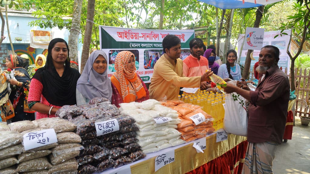 রমজান উপলক্ষে অর্ধেক দামে মিলছে নিত্যপ্রয়োজনীয় ৯ পণ্য