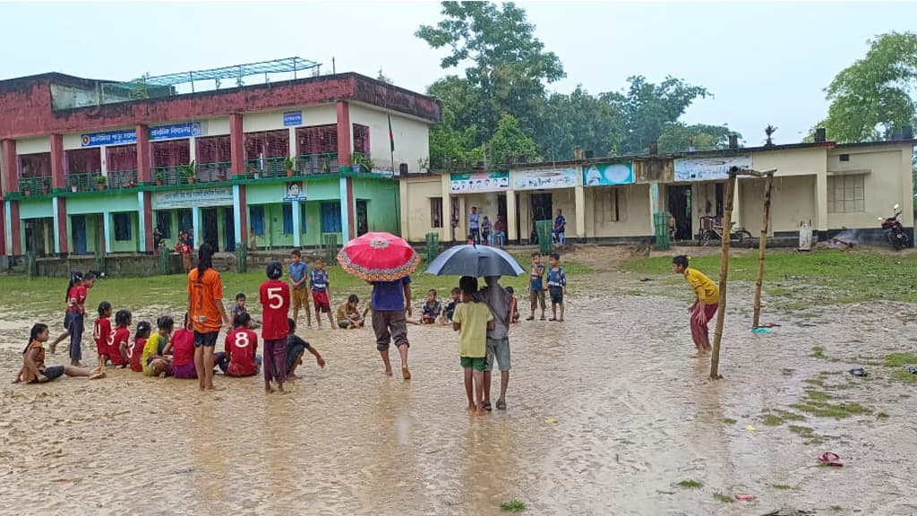 ফুটবলে সেরা বিদ্যালয়ের মাঠটিই কেবল বেহাল