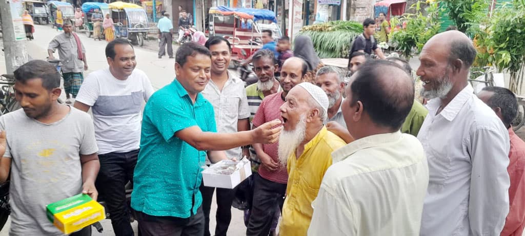 গঙ্গাচড়ায় জাপার এক পক্ষের বিক্ষোভ–কুশপুত্তলিকা দাহ, অন্য পক্ষের মিষ্টি বিতরণ 