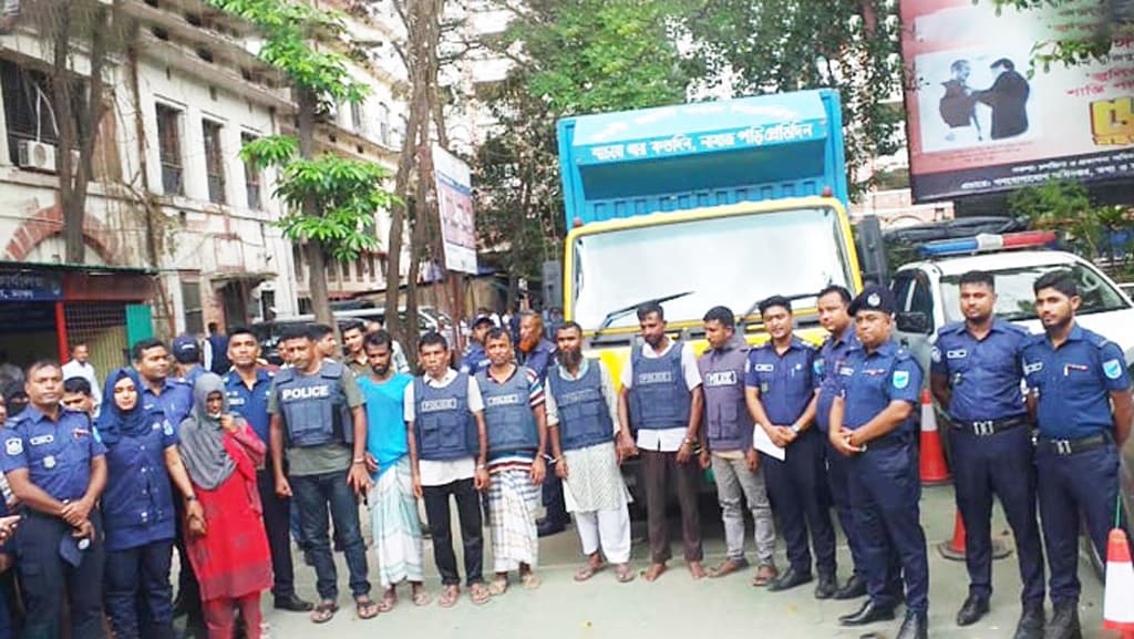 কেরানীগঞ্জে ফ্যাক্টরিতে ডাকাতি, নারীসহ গ্রেপ্তার ৭