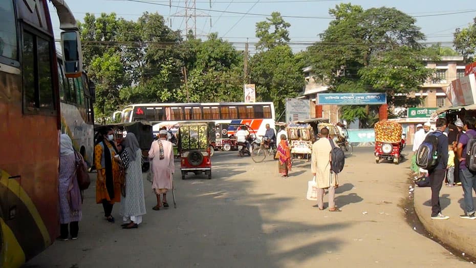 ময়মনসিংহে বন্ধ গণপরিবহন, বিপাকে সাধারণ মানুষ