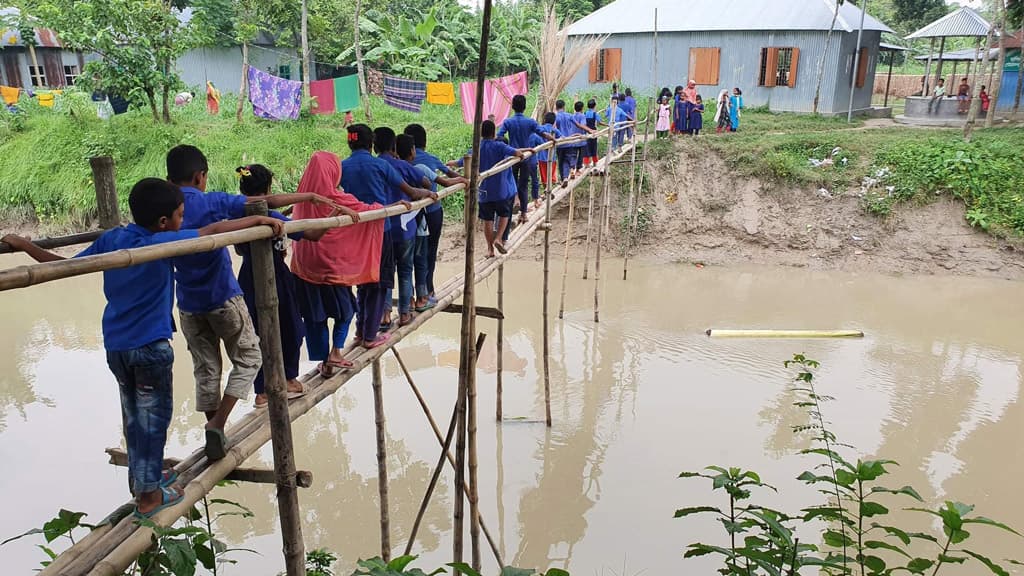 নানা সংকটে জর্জরিত প্রাথমিক বিদ্যালয়