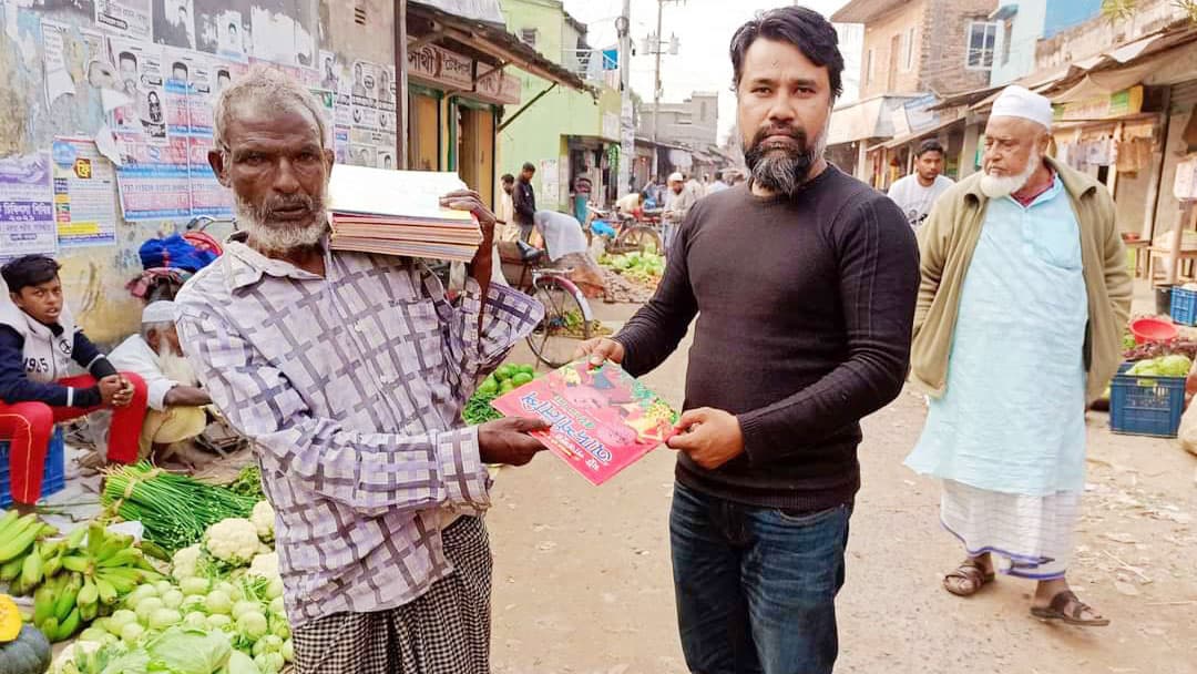 ৩৫ বছর ধরে আলো ছড়াচ্ছেন মুনসুর