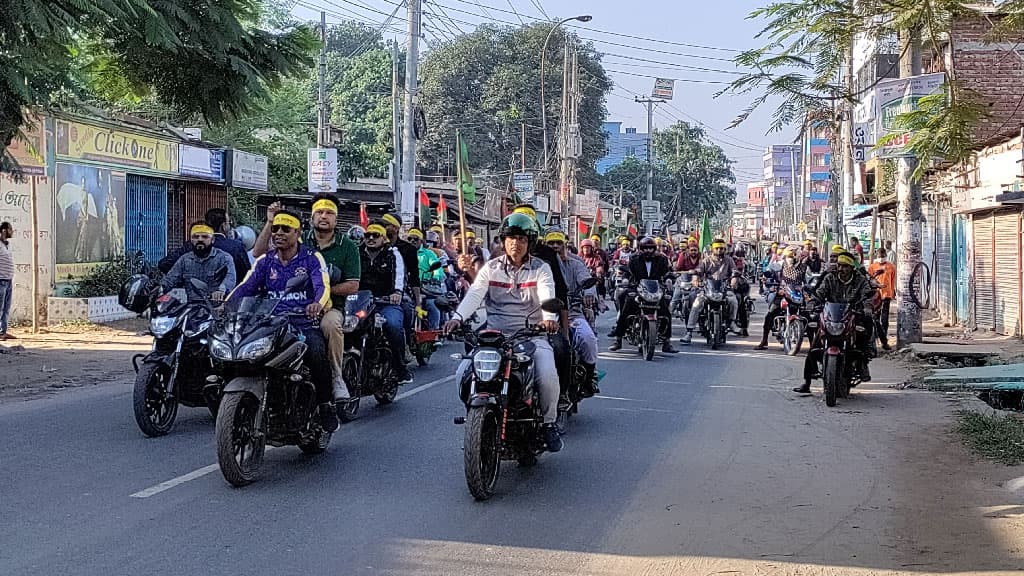 সহস্রাধিক নেতা-কর্মী নিয়ে রংপুরের পথে দিনাজপুর পৌর বিএনপি