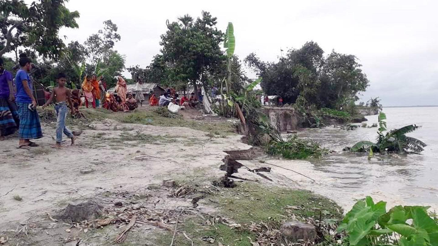 ব্রহ্মপুত্রের পেটে ৩০০ ঘরবাড়ি