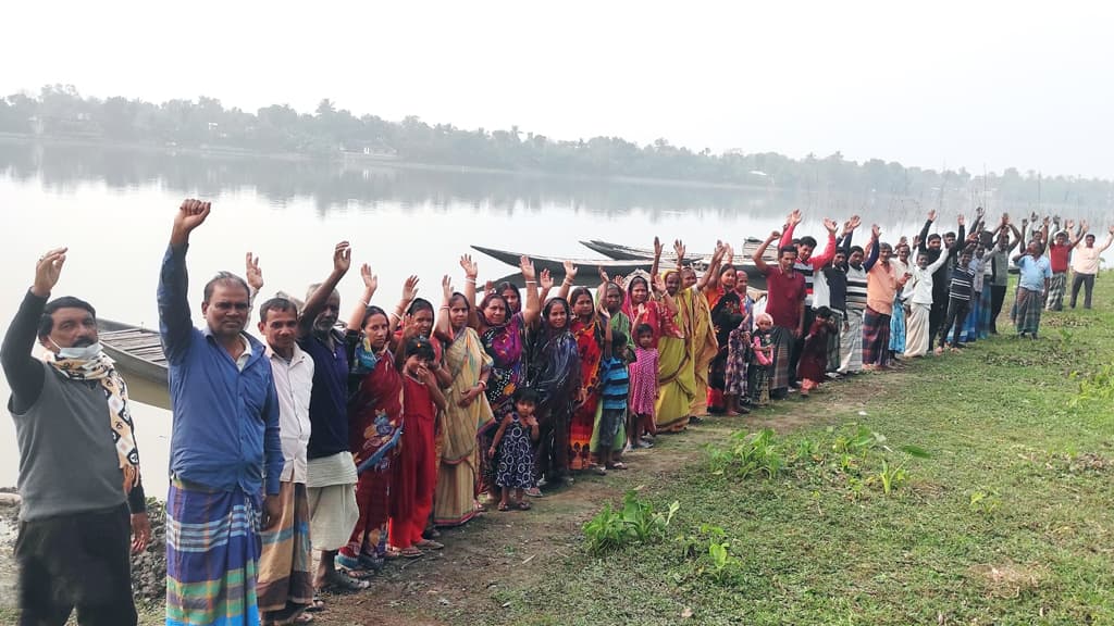 ‘হয় বিষ দেন, না হয় বাঁওড়ের মালিকানা দেন’