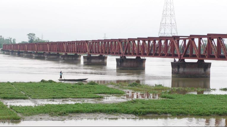 ‘আমাকে আর তোমরা খুঁজে পাবে না’, মাকে বলেই তিস্তায় ঝাঁপ তরুণীর