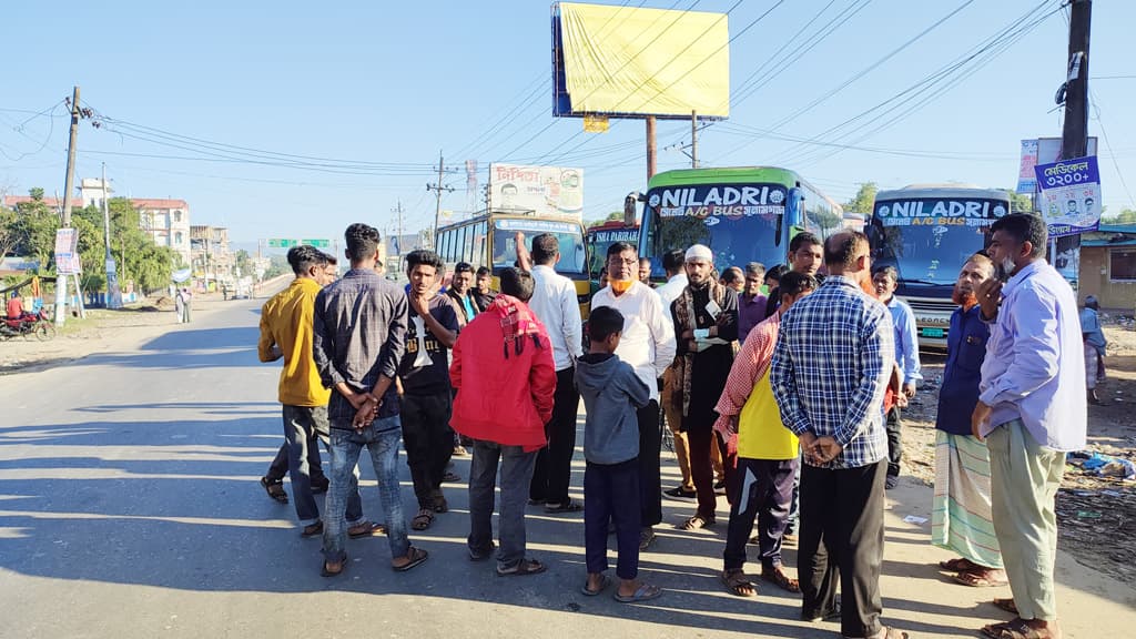 সুনামগঞ্জে পরিবহন শ্রমিকদের ডাকে যান চলাচল বন্ধ