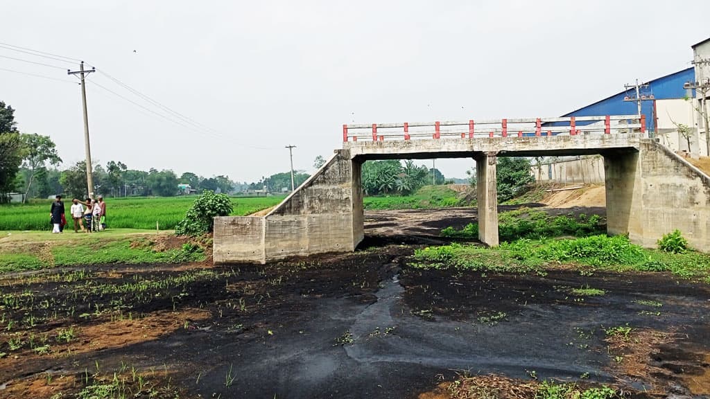 সেতু নির্মাণের চার বছরেও হয়নি সংযোগ সড়ক