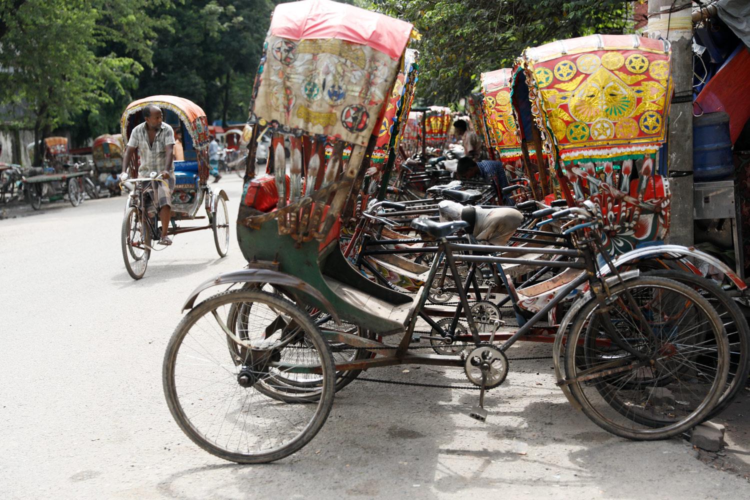 রিকশা শ্রমিকের আত্মহননের দায় রাষ্ট্রের