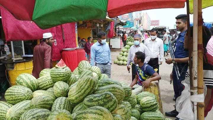 ময়মনসিংহে কেজি দরে তরমুজ বিক্রি করায় জরিমানা