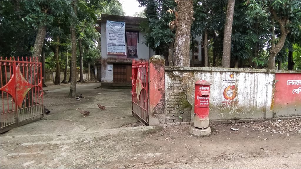 আধুনিক সেবা নেই ডাকঘরে