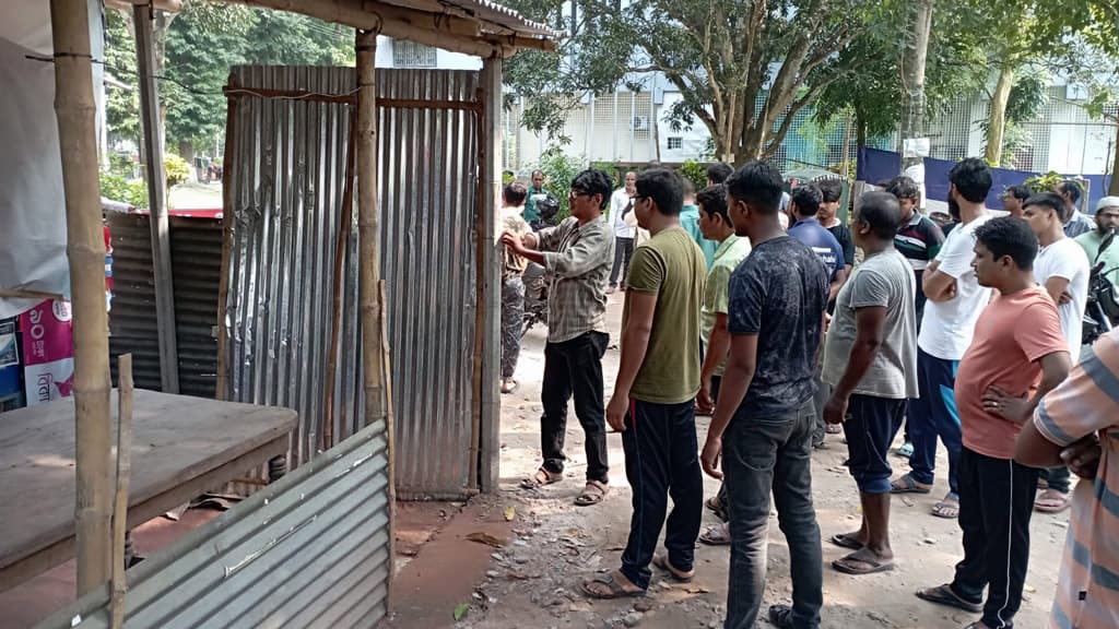 কিস্তি না পেয়ে দোকানিকে নির্যাতন ছাত্রলীগ নেতার