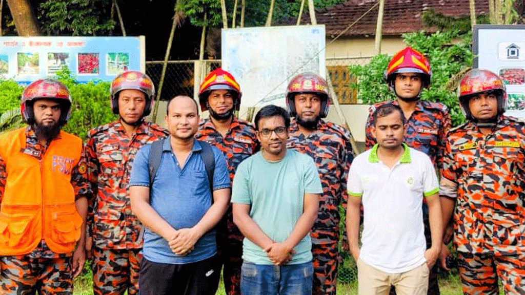 সীতাকুণ্ডে পাহাড়ে পথ হারিয়ে ফেলা ৩ পর্যটক উদ্ধার