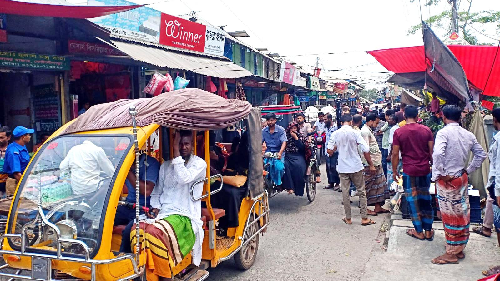 ফুটপাতে দোকান, জনভোগান্তি