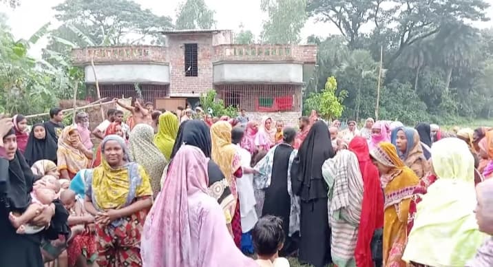 শিবগঞ্জে শর্টসার্কিট থেকে ঘরে আগুন, পুড়ে মৃত্যু ঘুমন্ত গৃহবধূর