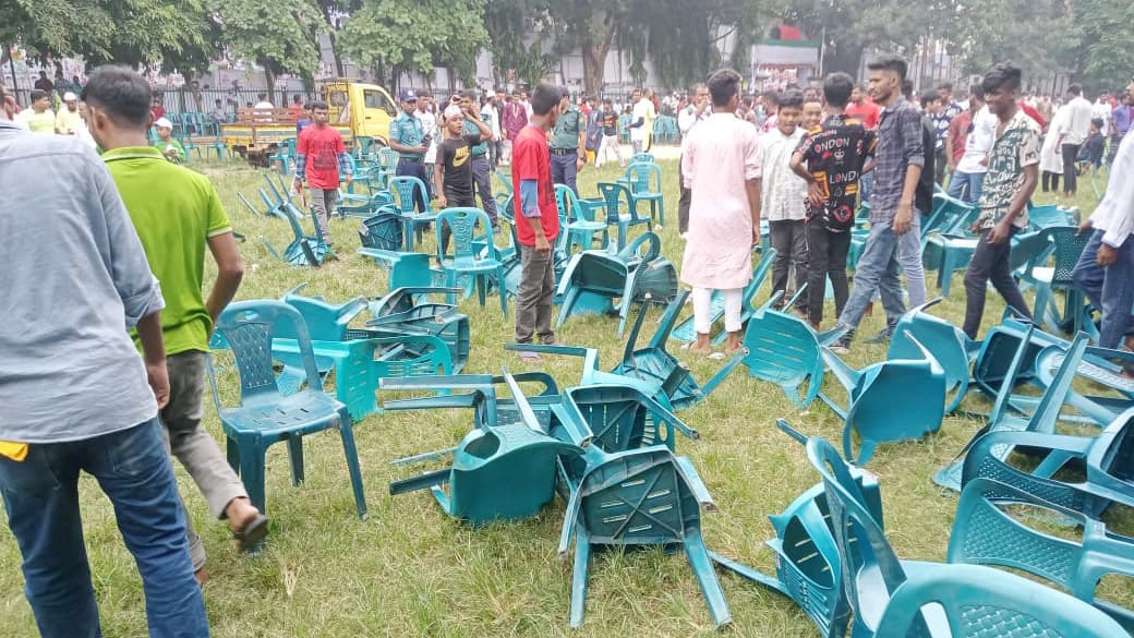 উত্তরায় আ. লীগের ত্রি-বার্ষিক সম্মেলনে সংঘর্ষ-ভাঙচুর, আহত ২০