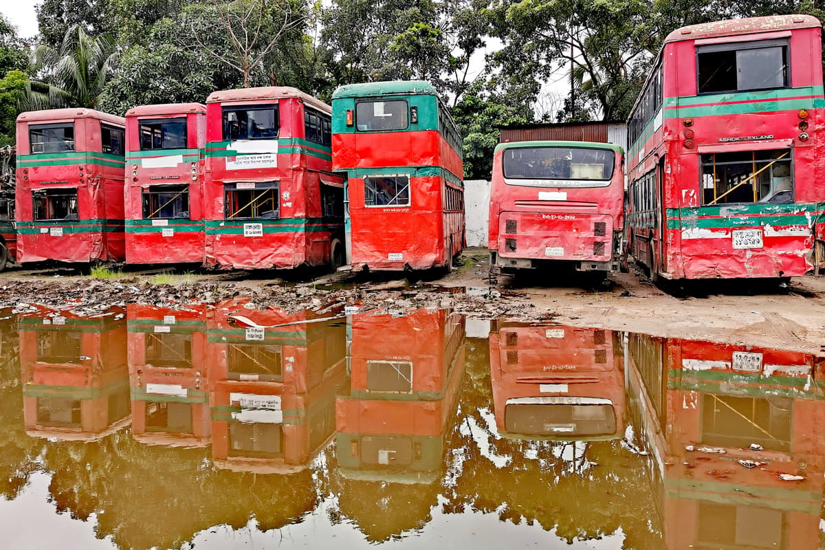 যাত্রীদের ভোগান্তি চরমে