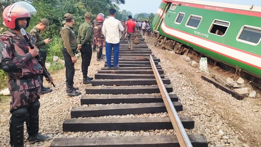 ১৪ ঘণ্টা পর ঢাকা-ময়মনসিংহ ট্রেন চলাচল শুরু