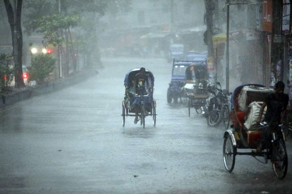 নিম্নচাপে টানা ৪ দিন বৃষ্টির সম্ভাবনা 