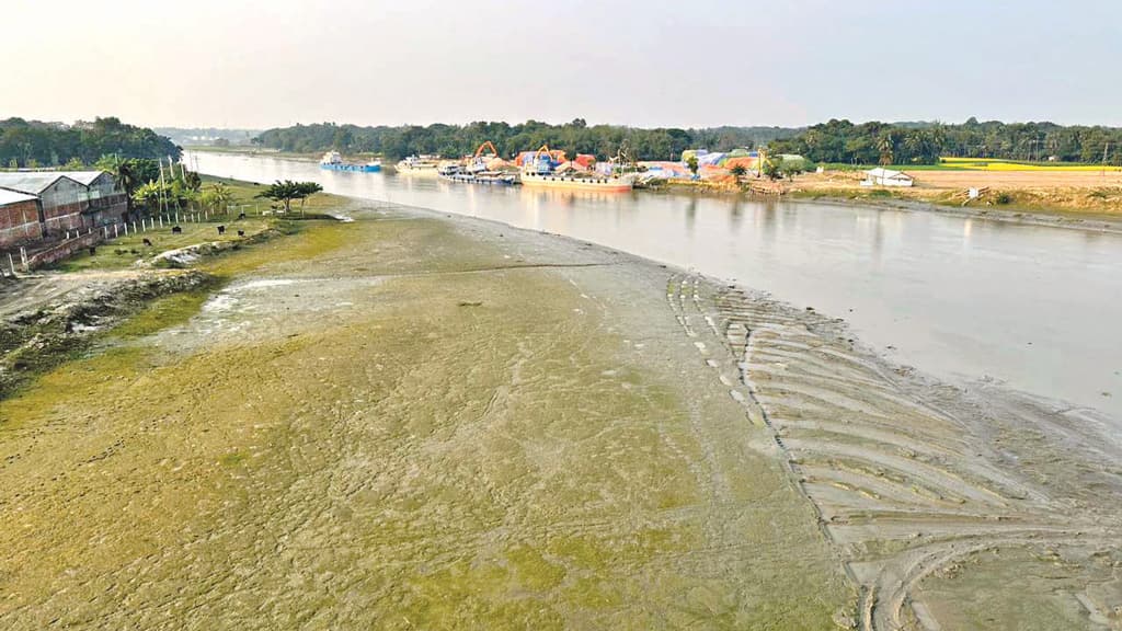 মুমূর্ষু ভৈরব নদে ধুঁকছে নদীবন্দর