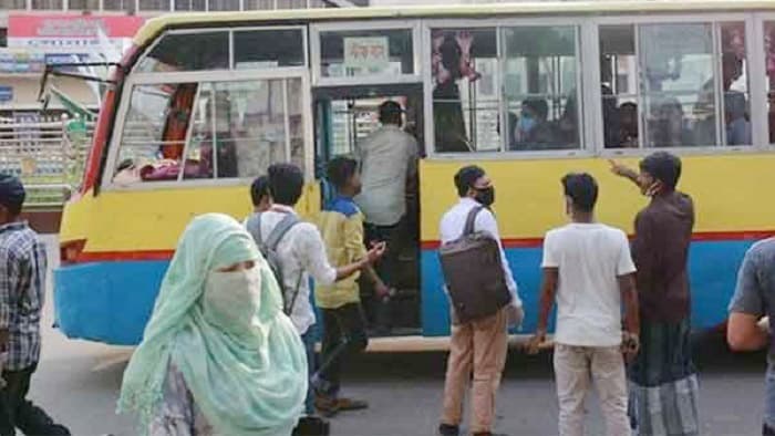 বাসে বাড়তি ভাড়ায় বিপাকে যাত্রী, বাধছে তর্কবিতর্ক