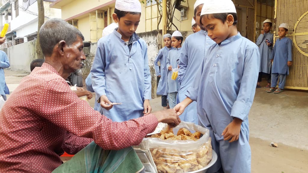 ৭ পিস শিঙাড়া মাত্র ১০ টাকা!