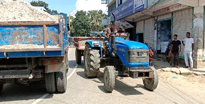 হরিরামপুরে অবৈধ যানবাহনে বেড়েছে দুর্ঘটনা